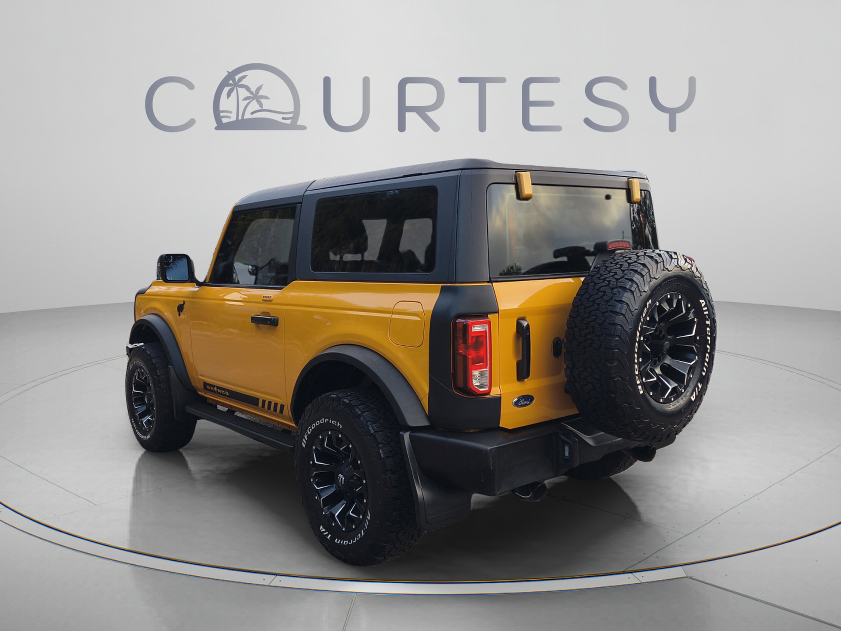 Used 2022 Ford Bronco 2-Door AWD/4WD image 3