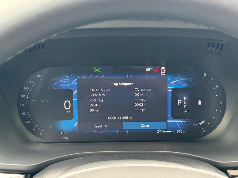 Certified 2025 Volvo XC60 B5 Plus AWD/4WD image 20