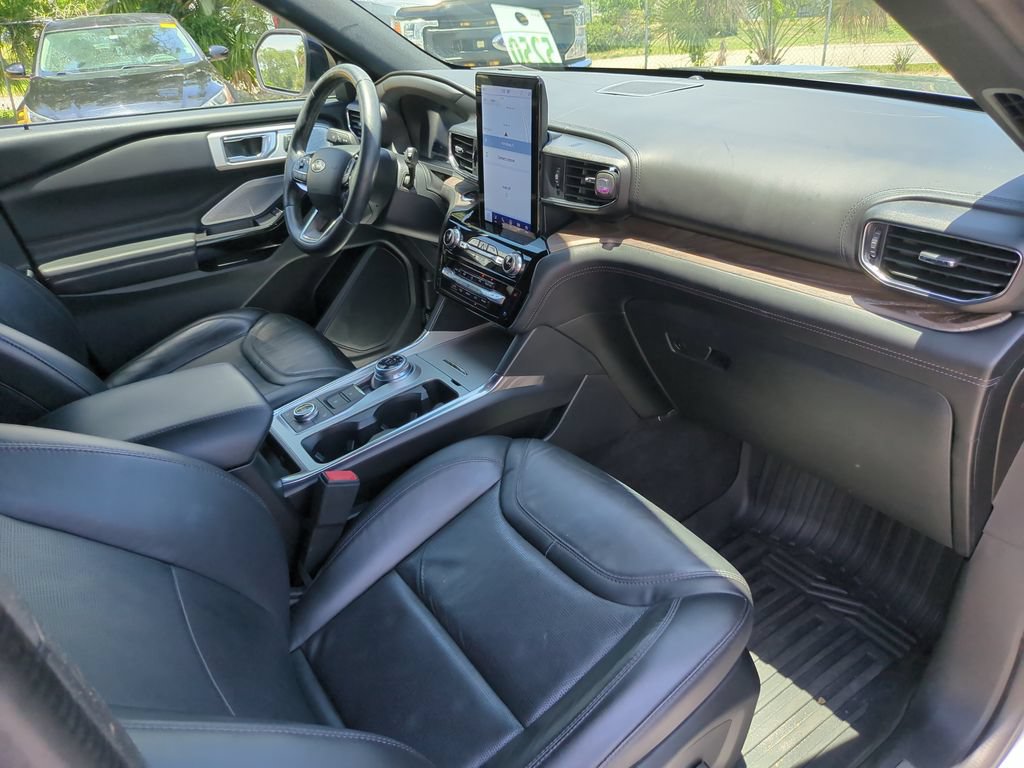 Used 2022 Ford Explorer Platinum w/ Equipment Group 601A AWD/4WD image 13
