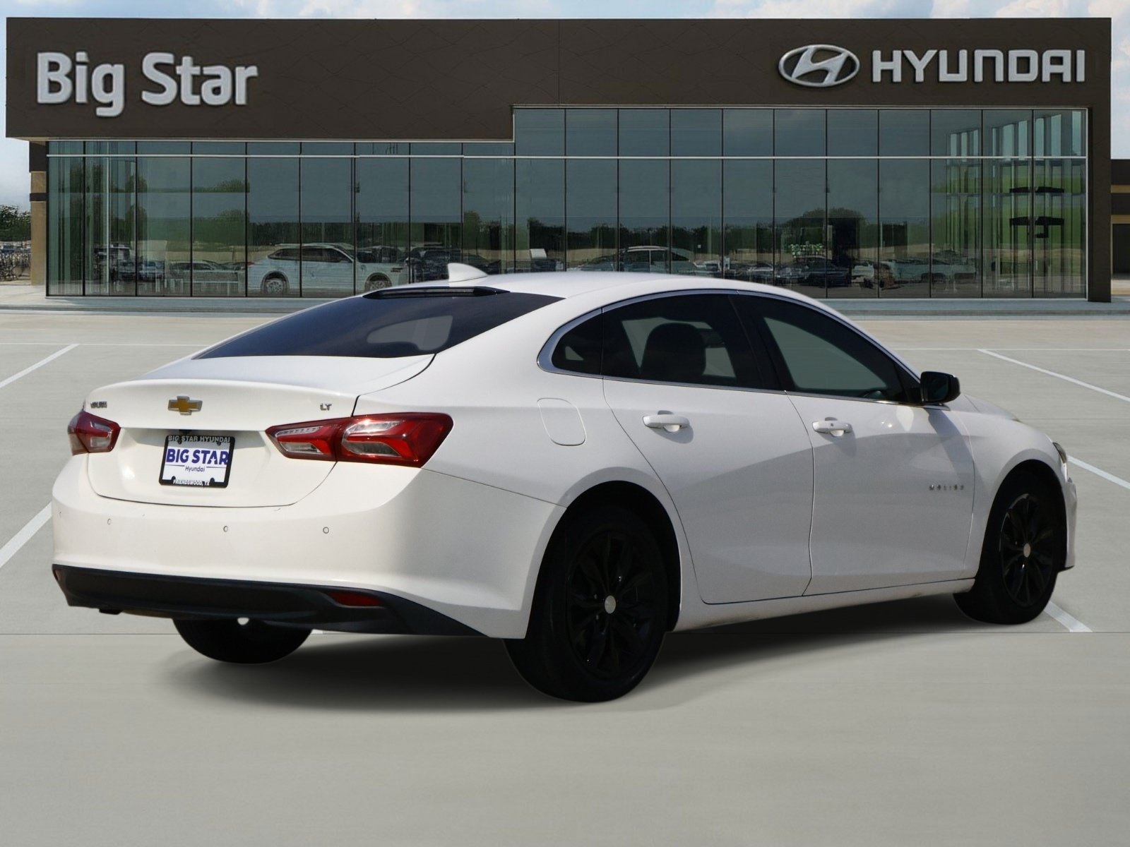 Used 2019 Chevrolet Malibu LT w/ Driver Confidence Package II FWD image 4