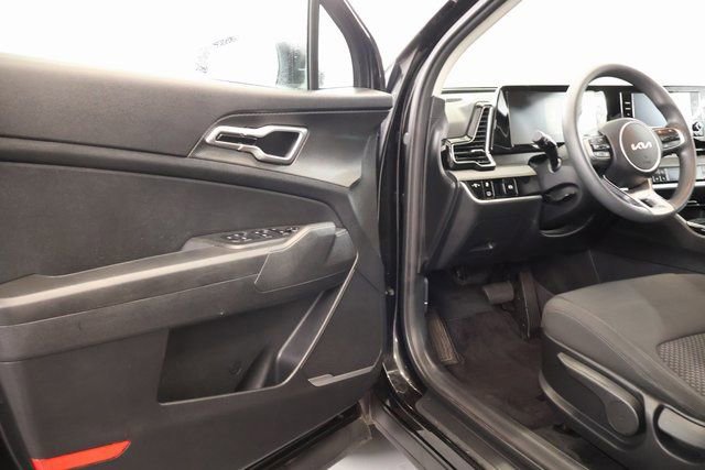 Used 2023 Kia Sportage LX image 7