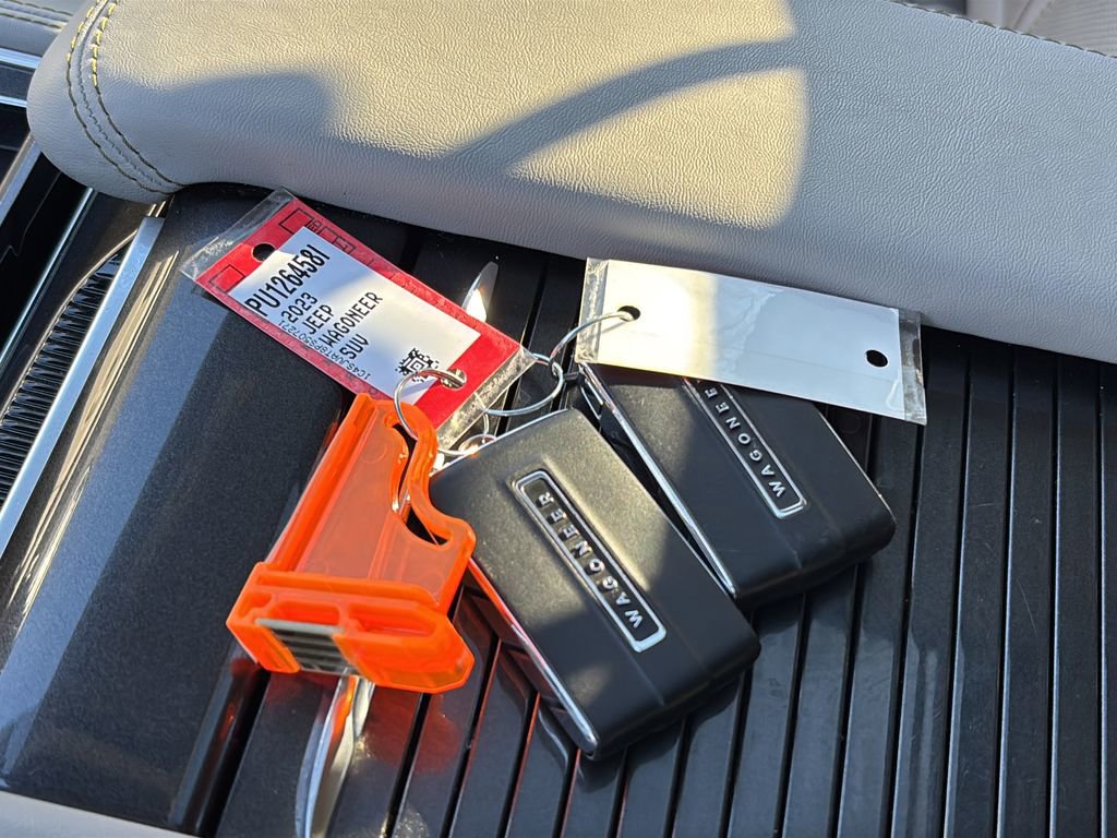 Used 2023 Jeep Wagoneer 4WD w/ Premium Group I image 44