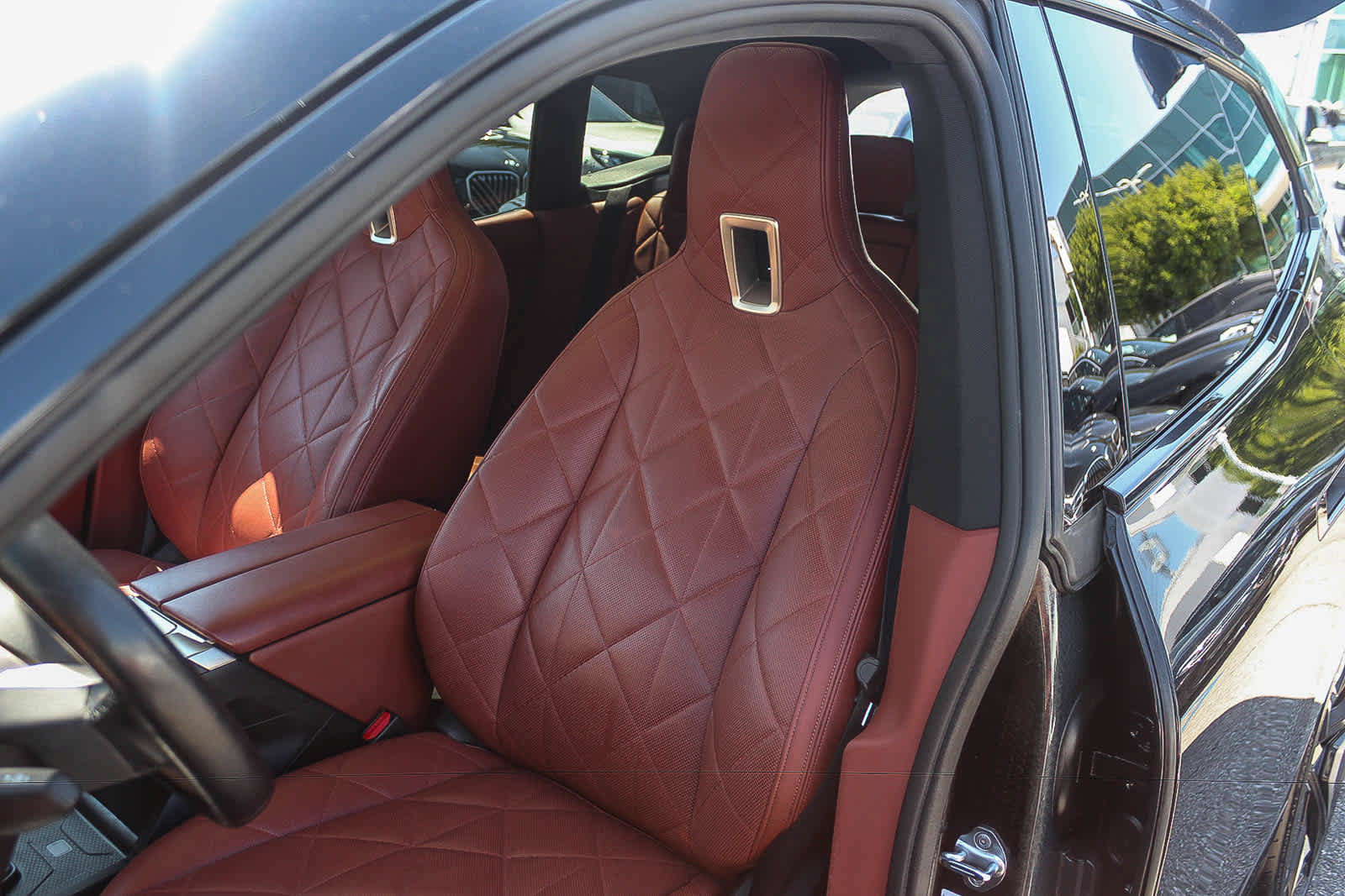 Used 2024 BMW iX xDrive50 w/ Premium Package AWD/4WD image 25