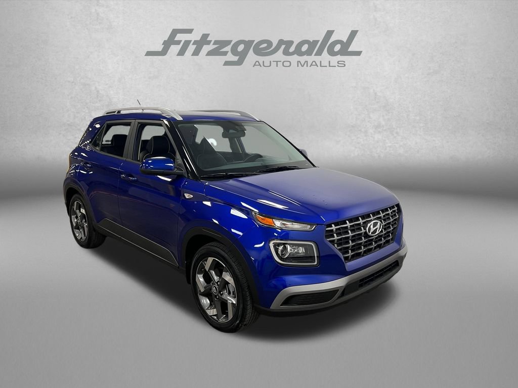 Used 2025 Hyundai Venue Limited FWD image 10