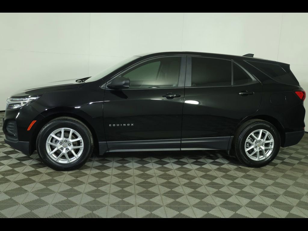 Used 2024 Chevrolet Equinox LS w/ Driver Confidence II Package image 9