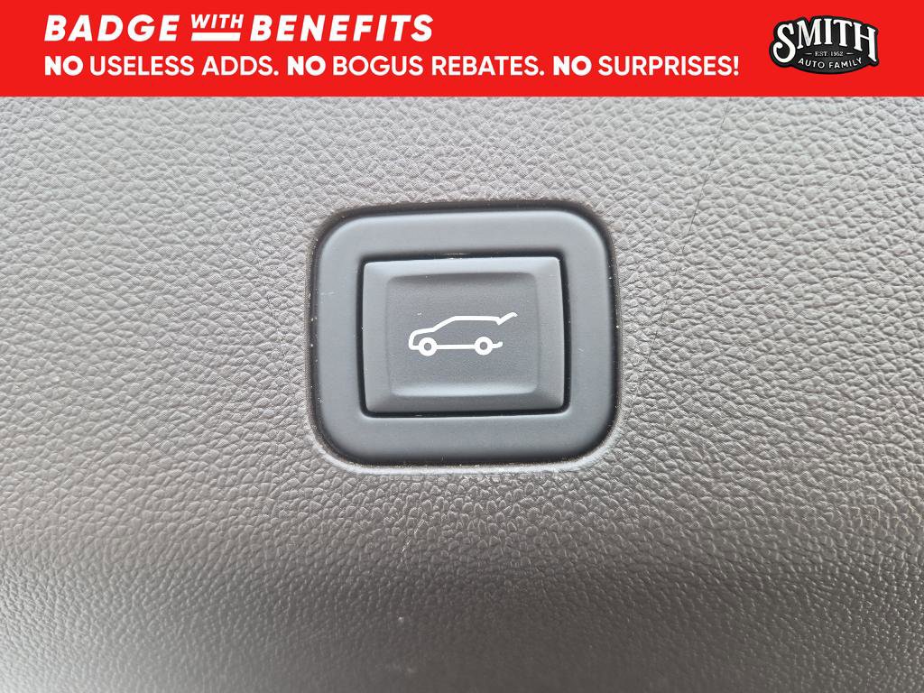 Used 2023 GMC Yukon XL SLT w/ SLT Premium Package image 14