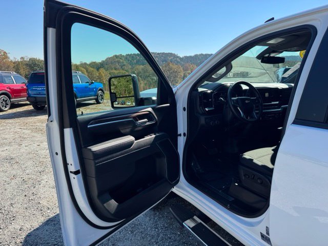 Used 2025 Chevrolet Silverado 2500 LT w/ Convenience Package AWD/4WD image 12