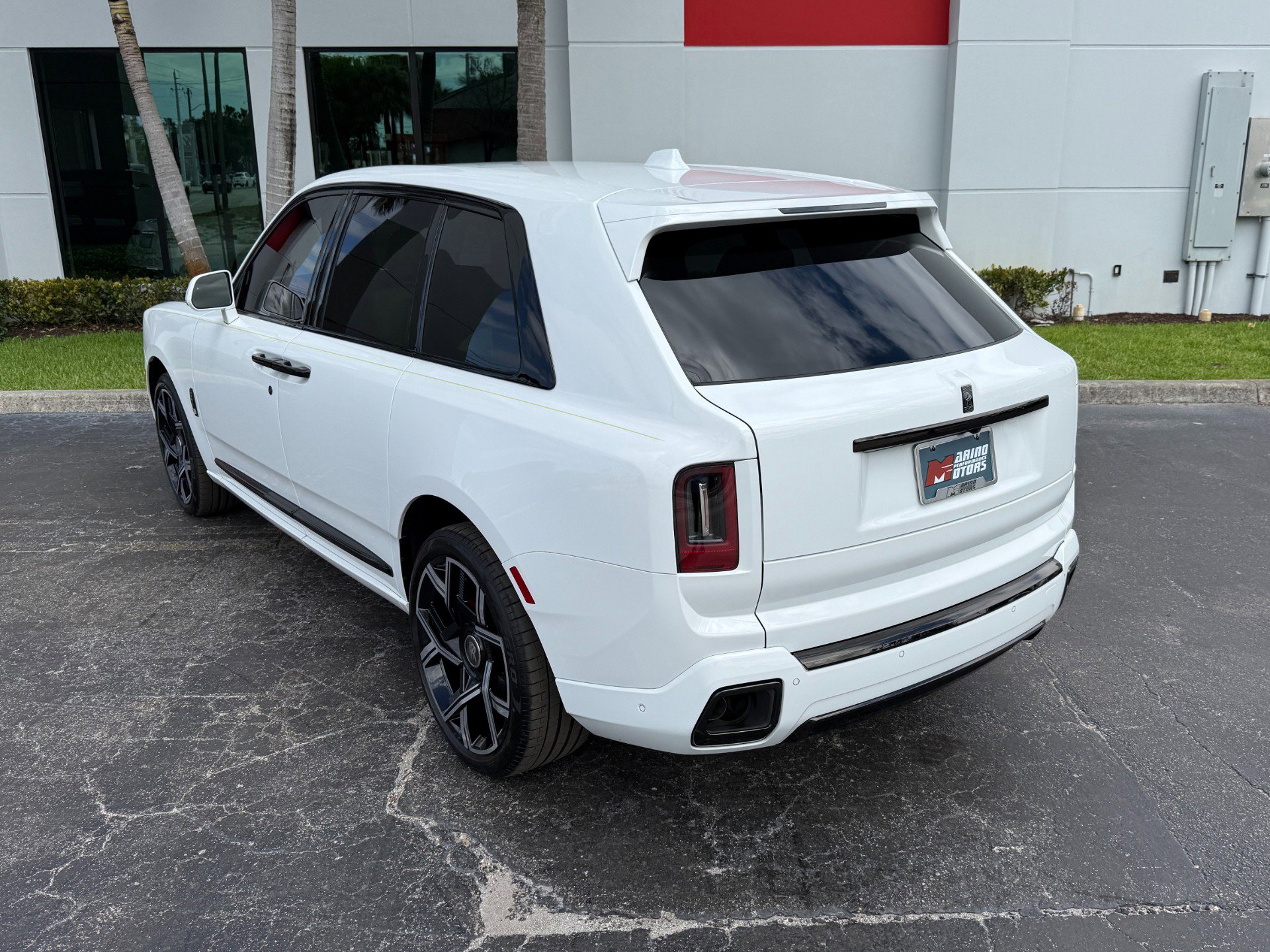 Used 2025 Rolls-Royce Cullinan Black Badge image 15