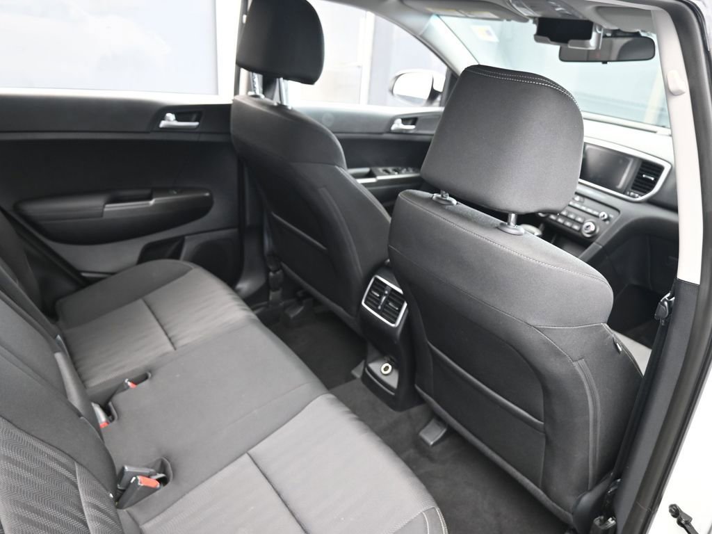 Used 2020 Kia Sportage LX image 40