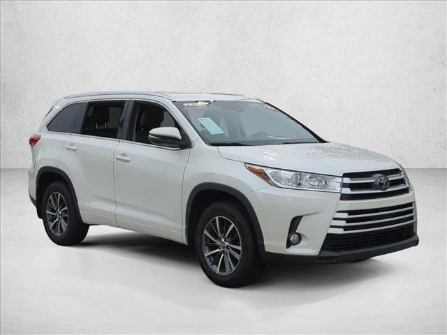 Certified 2017 Toyota Highlander XLE AWD/4WD image 3