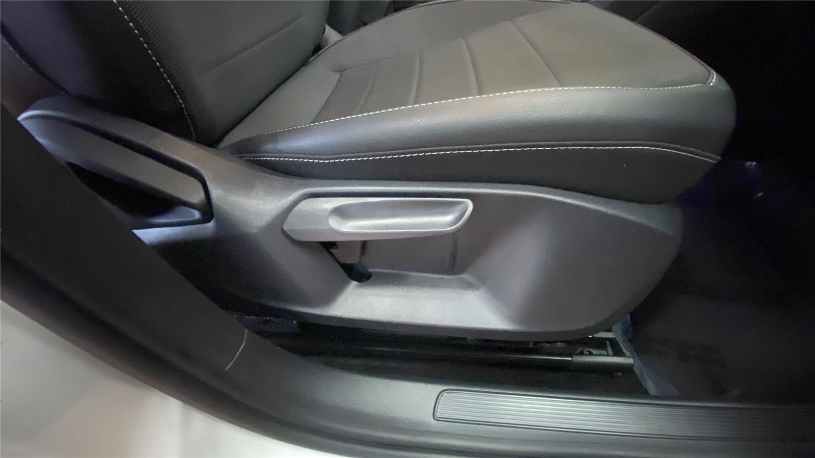 Used 2024 Volkswagen Taos SE image 17