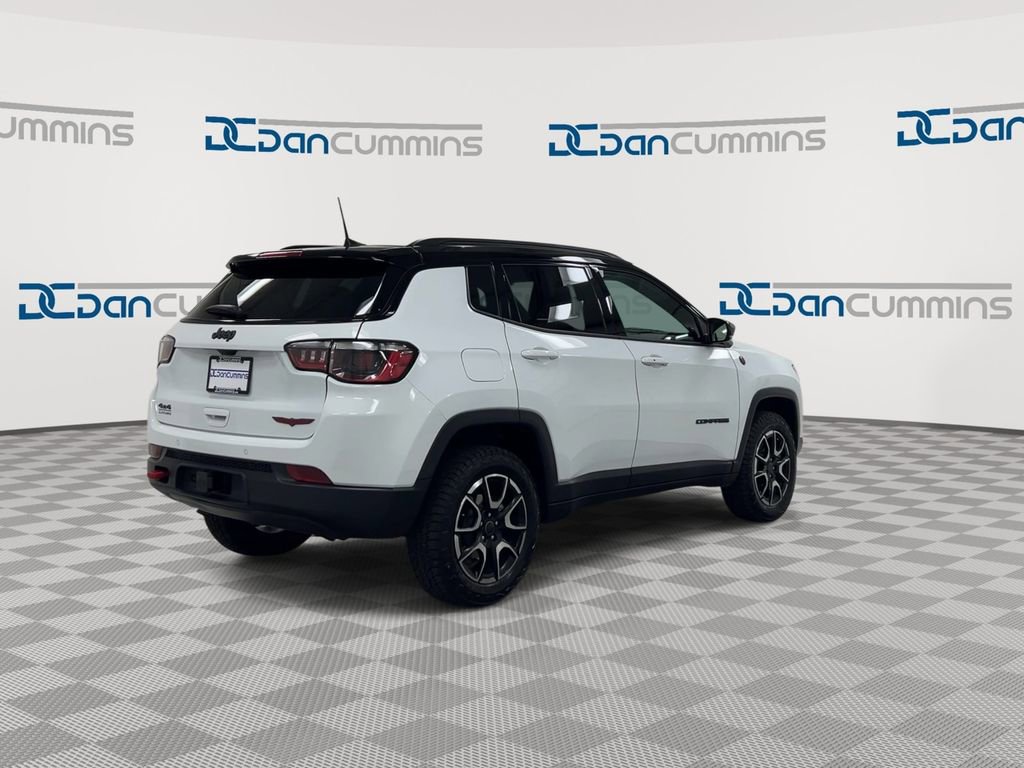 Used 2025 Jeep Compass Trailhawk w/ Trailer Tow Group AWD/4WD image 8