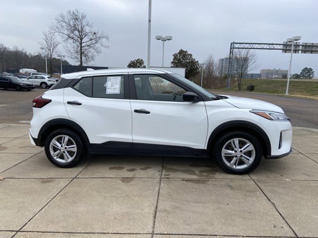 Used 2022 Nissan Kicks S image 12