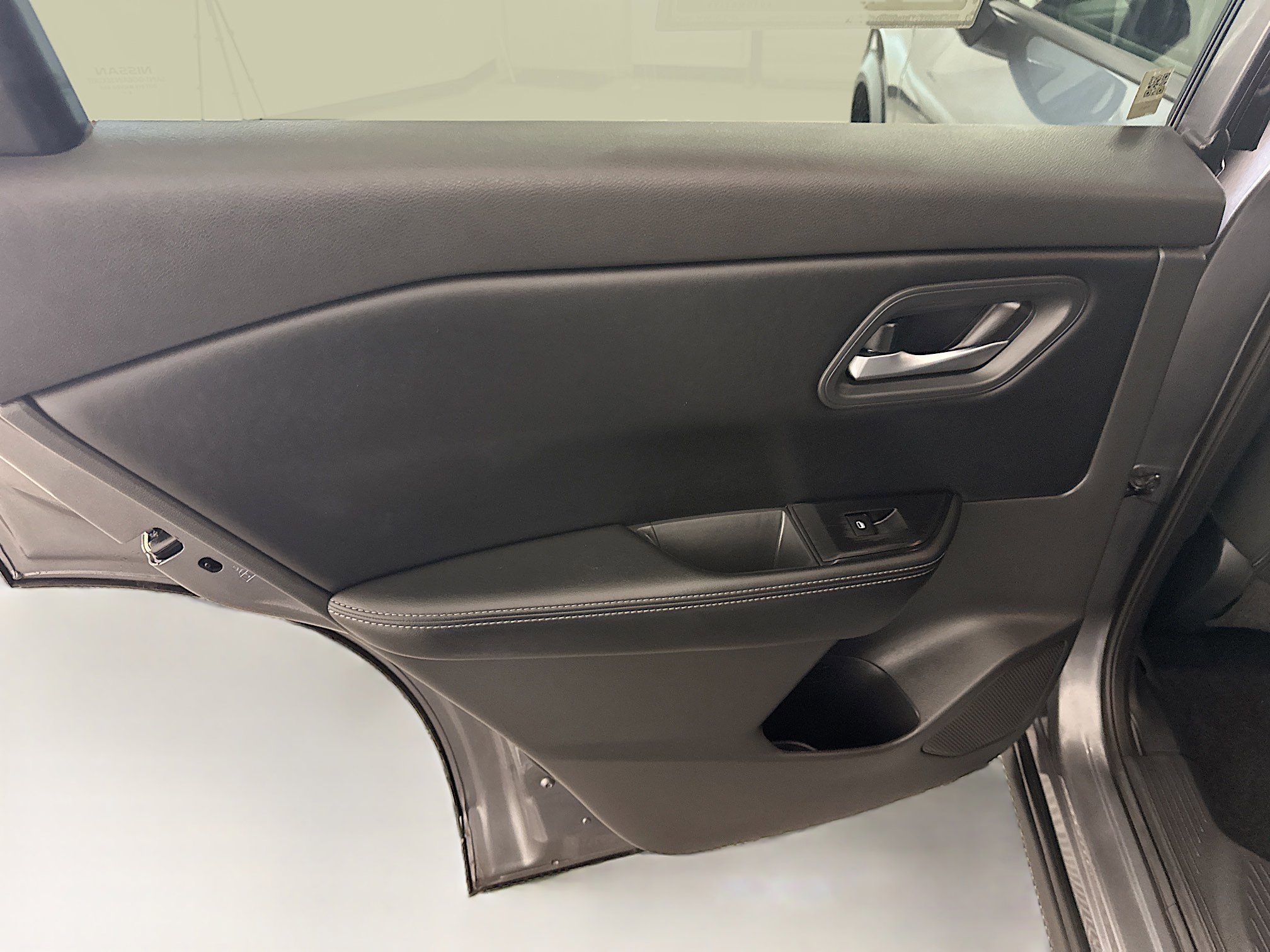 Used 2025 Nissan Rogue SV image 27