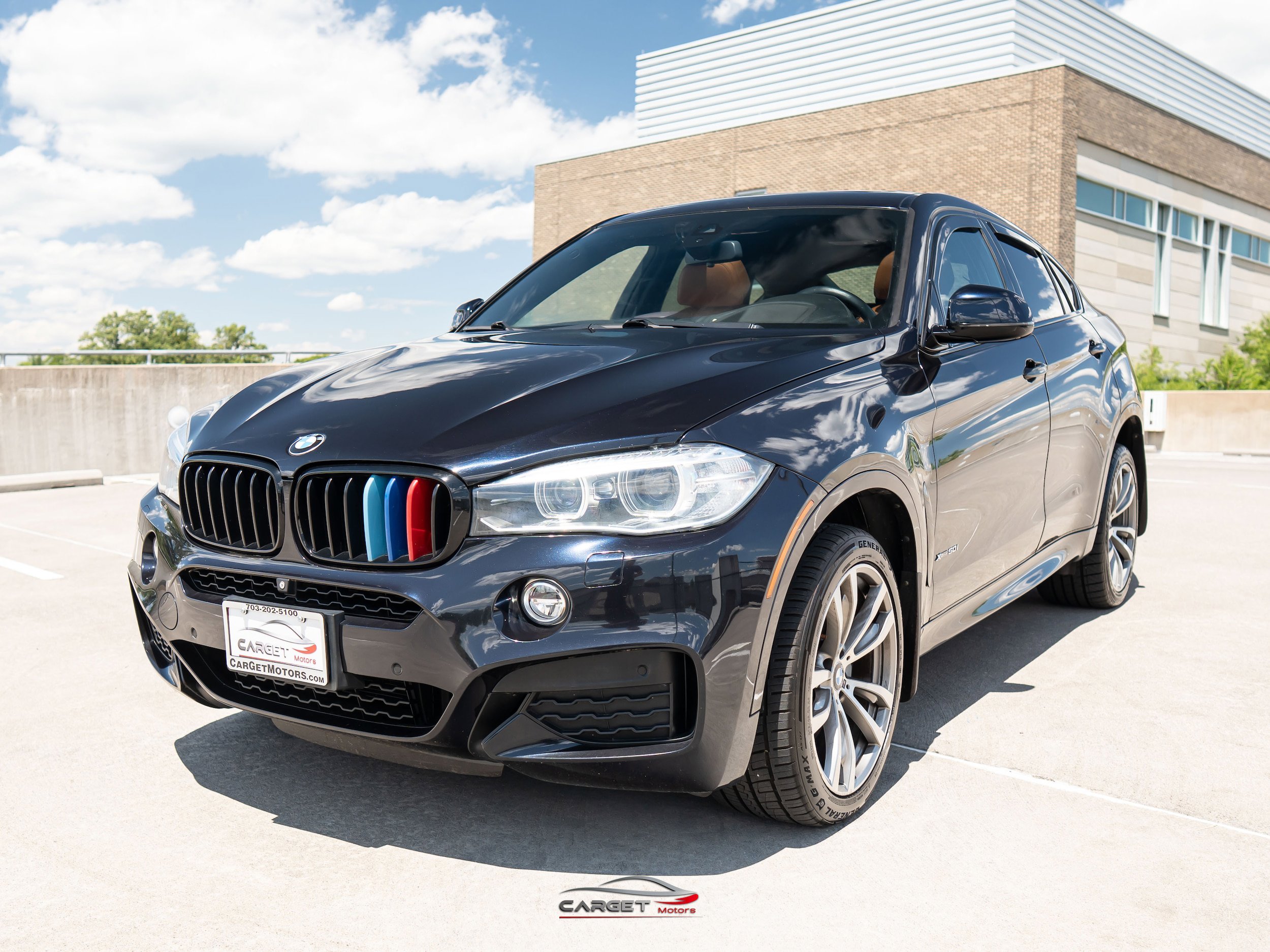 Used 2017 BMW X6 xDrive50i w/ Dynamic Handling Package AWD/4WD image 3