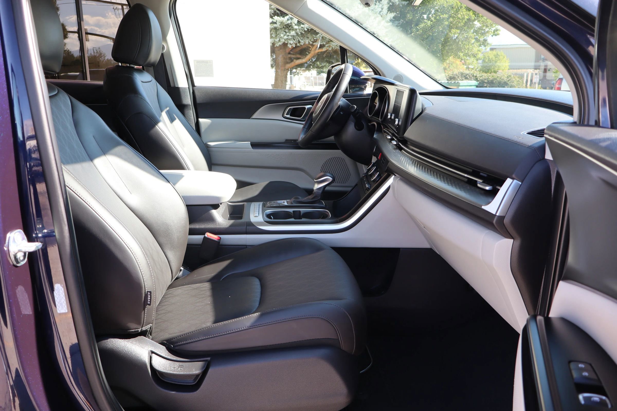 Used 2024 Kia Carnival LX image 13