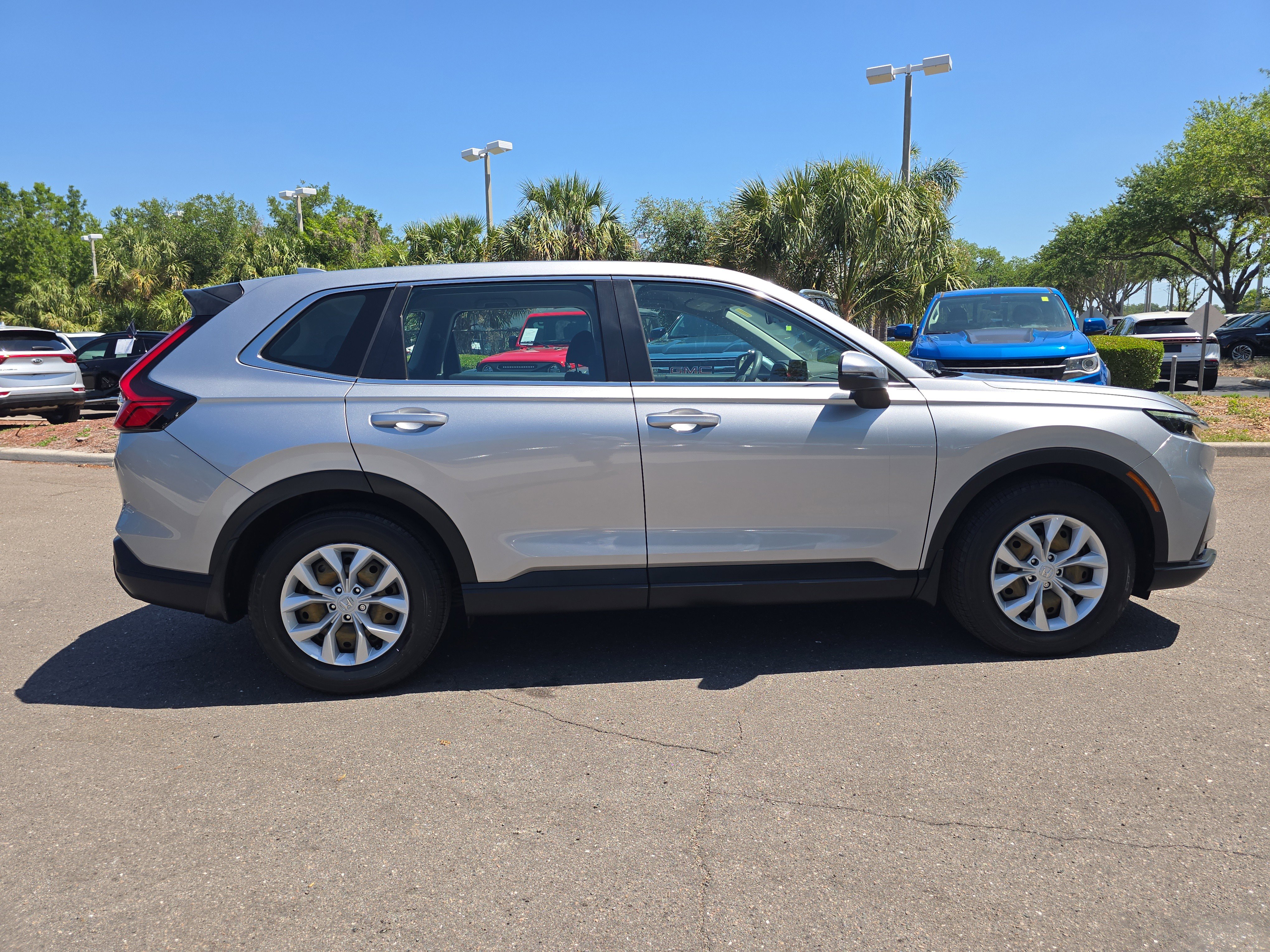 Used 2023 Honda CR-V LX image 9