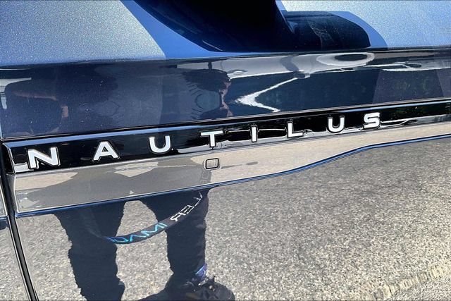 Used 2024 Lincoln Nautilus Premier w/ Jet Appearance Package AWD/4WD image 8