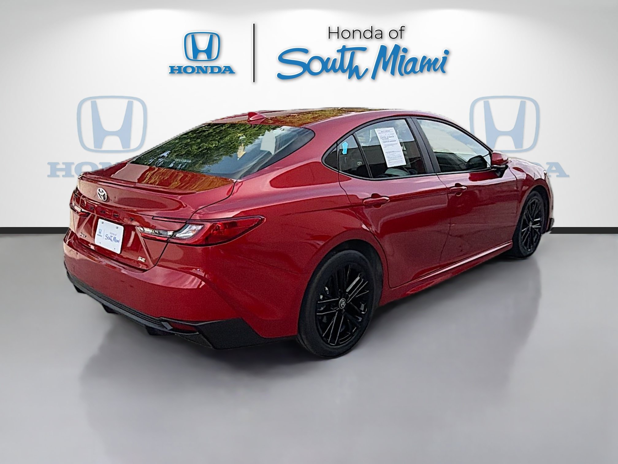 Used 2025 Toyota Camry SE FWD image 7