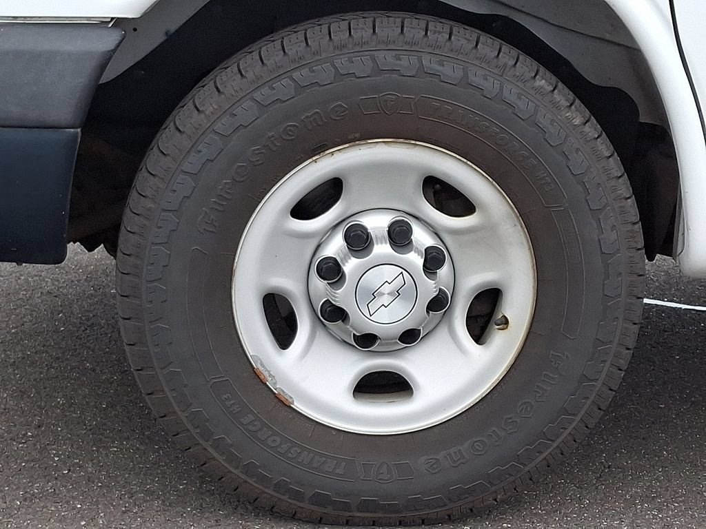 Used 2015 Chevrolet Express 2500 RWD image 9