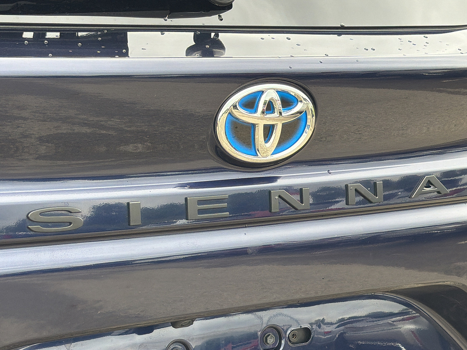 Used 2025 Toyota Sienna XLE FWD image 33
