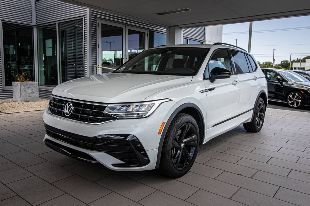 Certified 2023 Volkswagen Tiguan SE R-Line FWD image 10