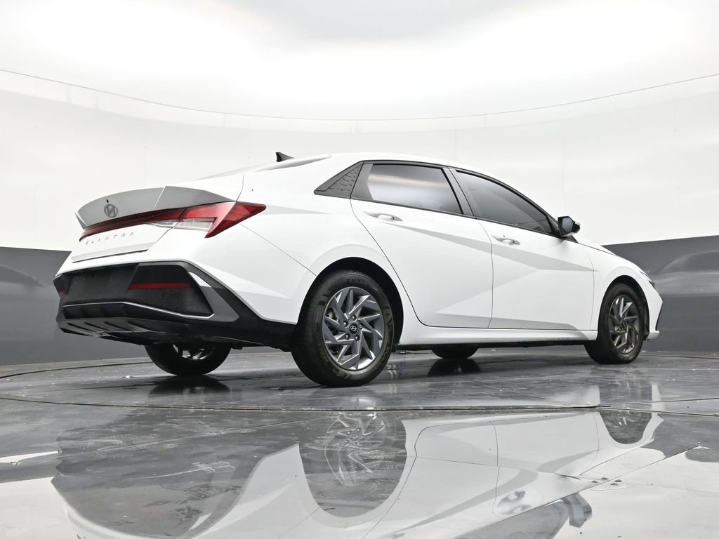 Used 2024 Hyundai Elantra SEL FWD image 25