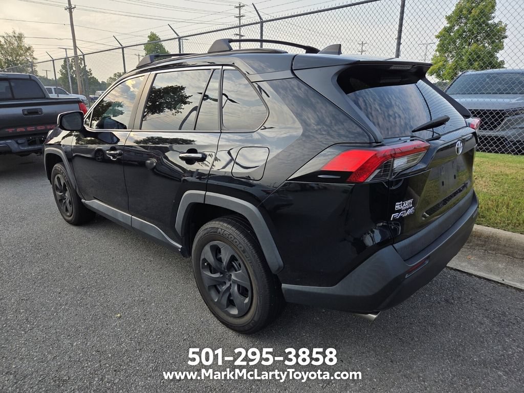Used 2020 Toyota RAV4 LE FWD image 7