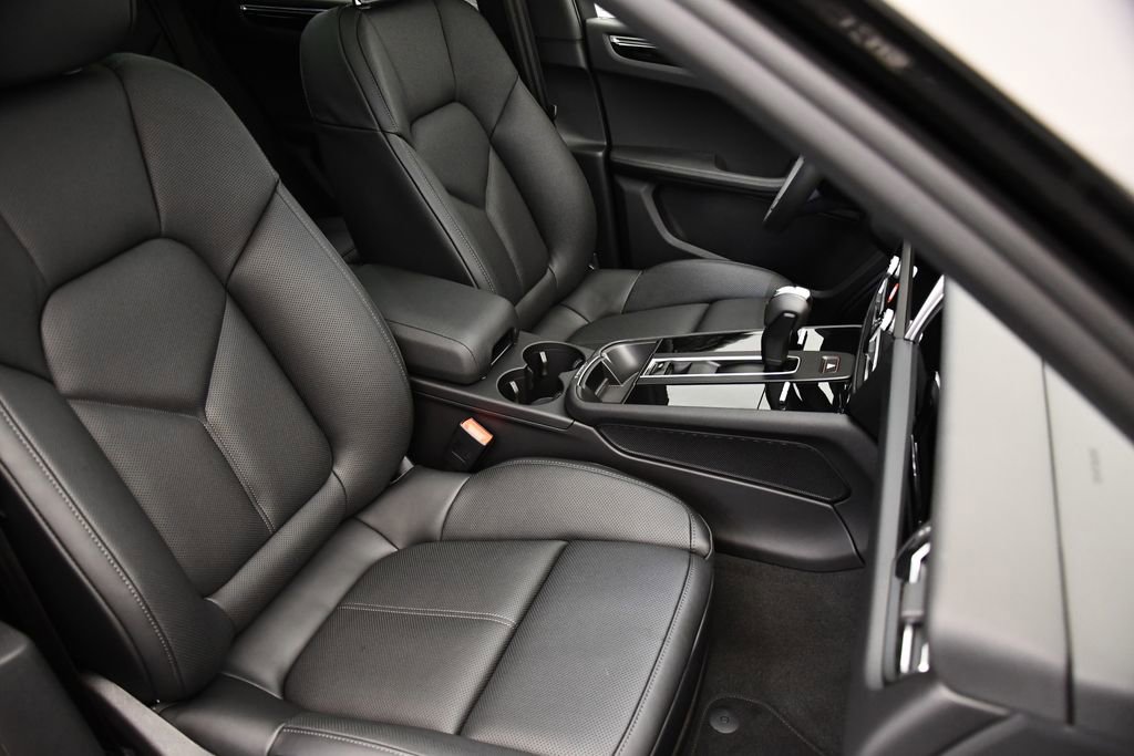 Used 2025 Porsche Macan image 47