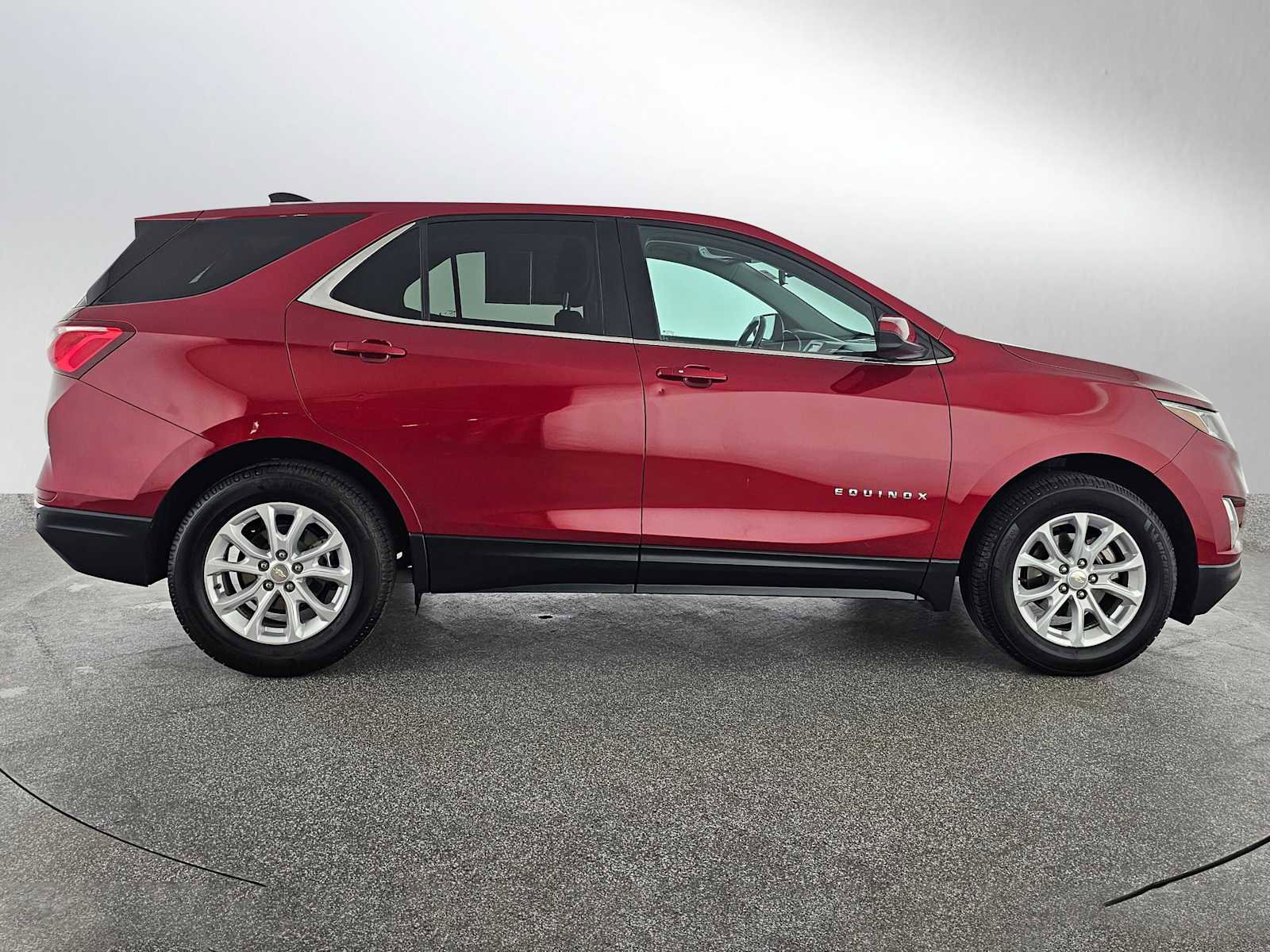 Used 2021 Chevrolet Equinox LT image 2