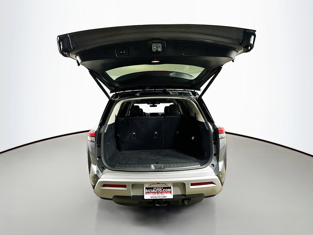 Used 2023 Nissan Pathfinder Platinum image 37