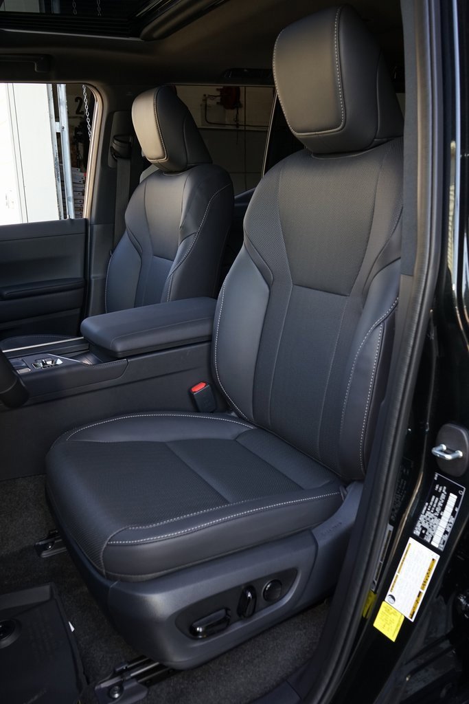 Used 2025 Lexus GX 550 image 9