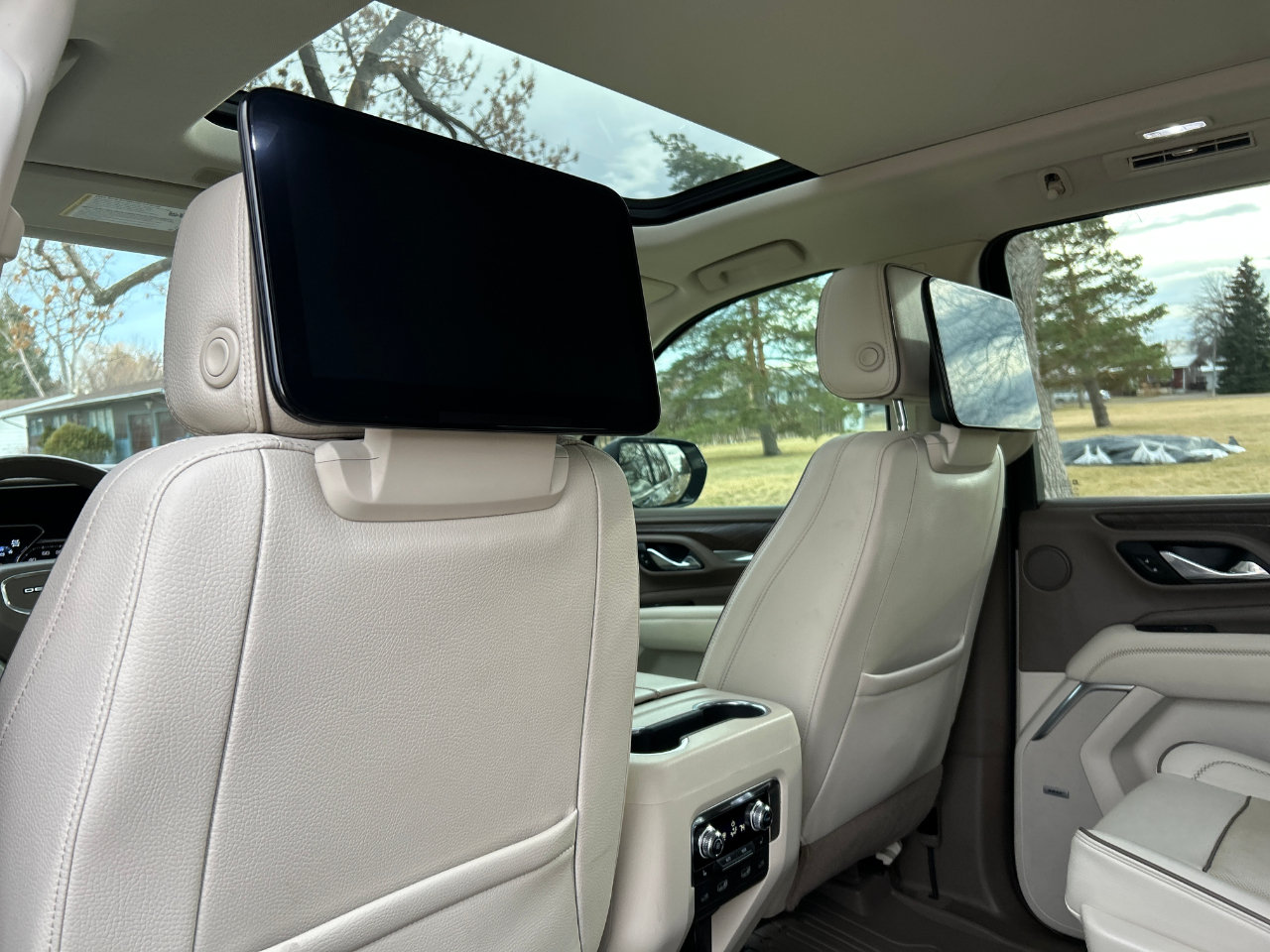 Used 2021 GMC Yukon Denali w/ Denali Premium Package AWD/4WD image 19