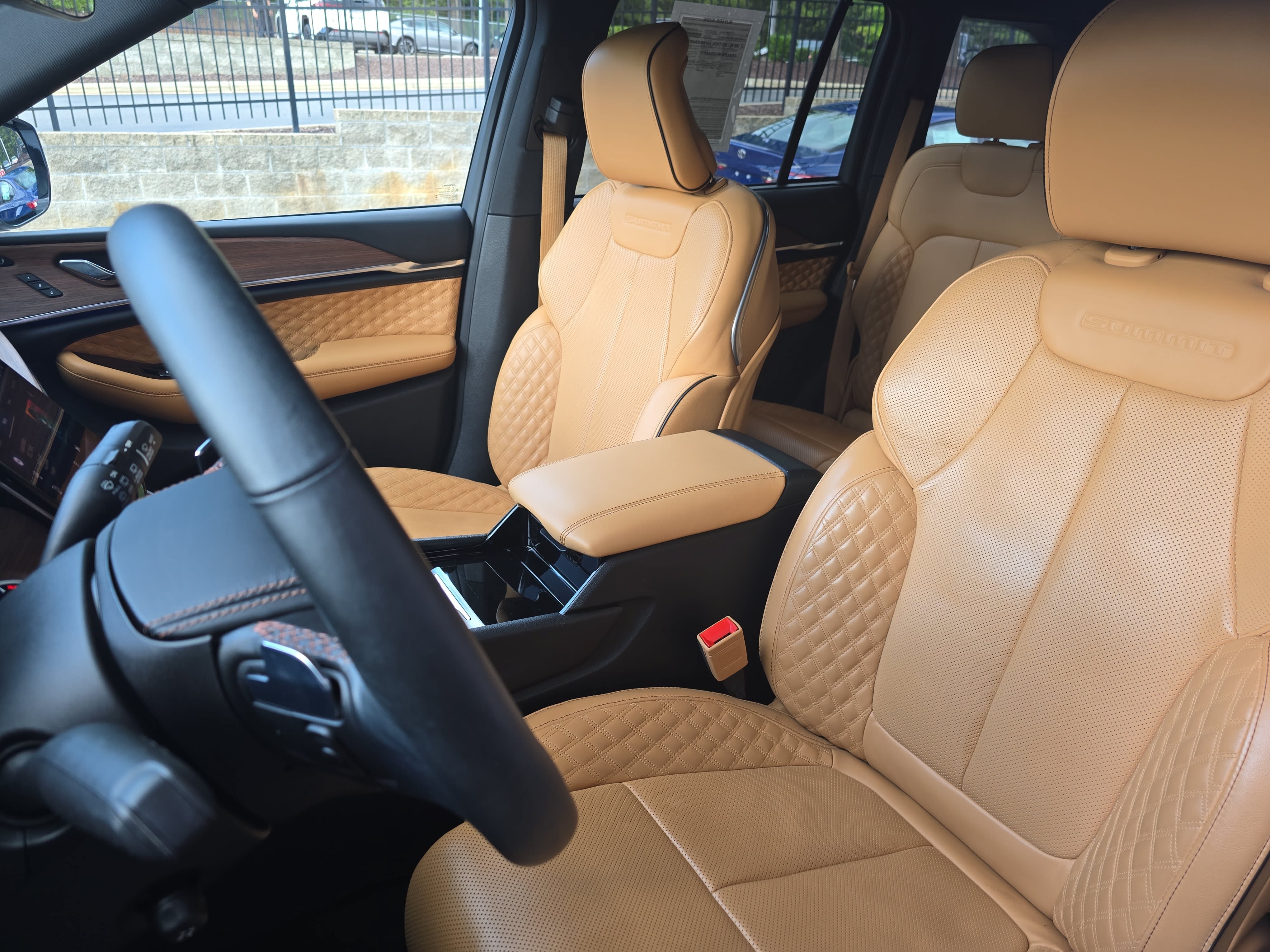 Used 2024 Jeep Grand Cherokee Summit w/ Luxury Tech Group V AWD/4WD image 15