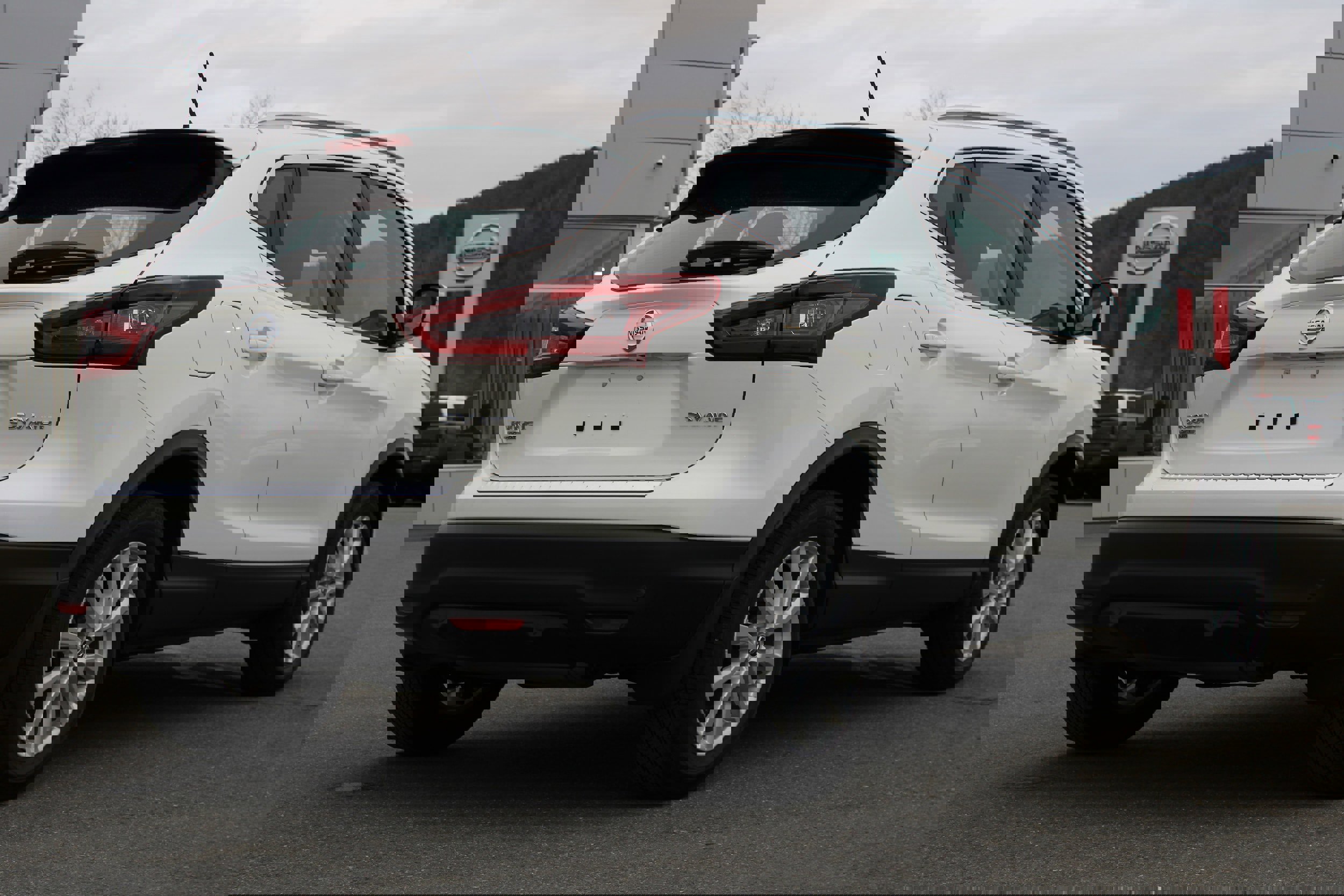 Used 2022 Nissan Rogue Sport SV w/ Technology Package image 3