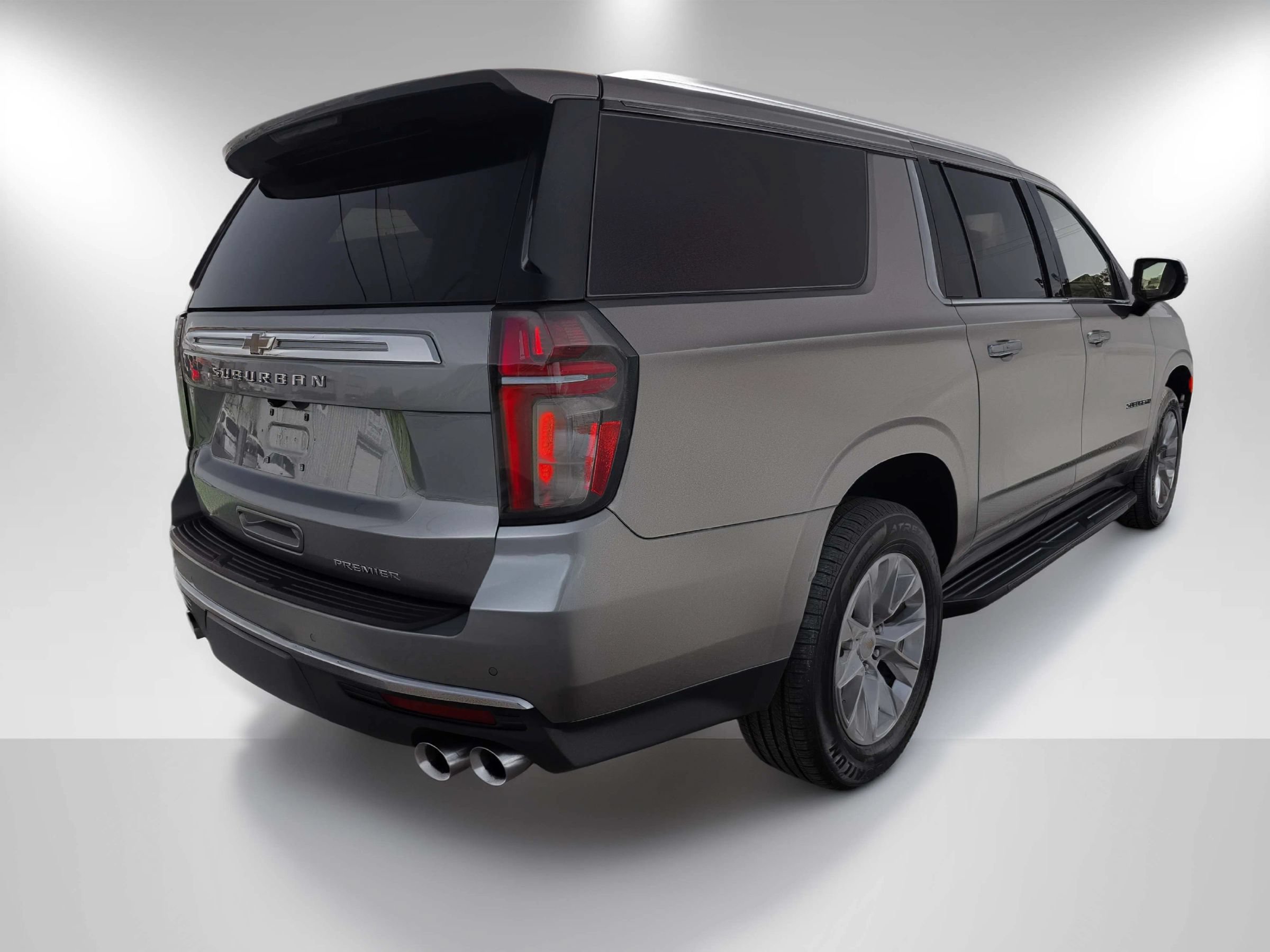 Used 2022 Chevrolet Suburban Premier RWD image 5