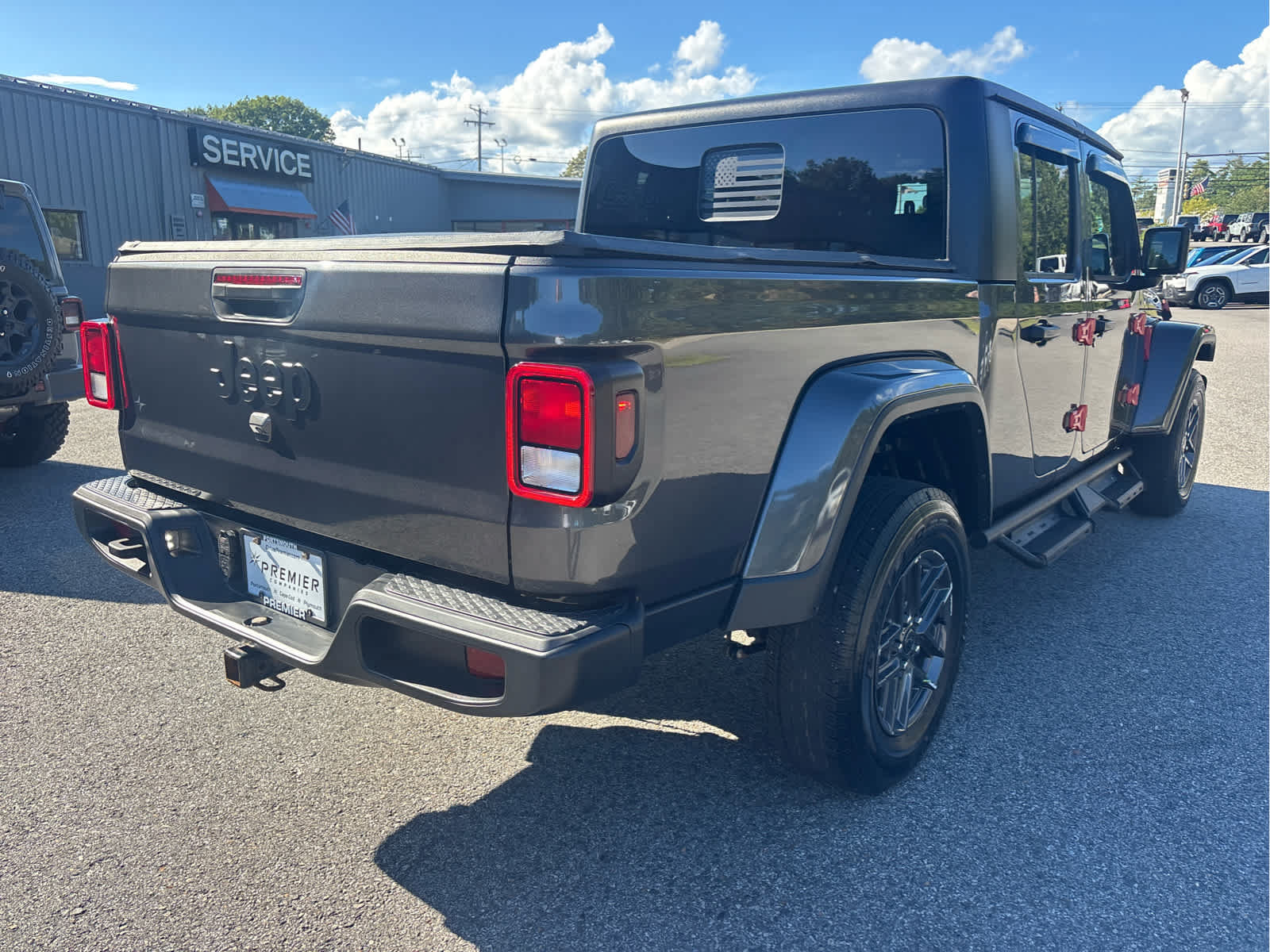 Used 2024 Jeep Gladiator Sport AWD/4WD image 9