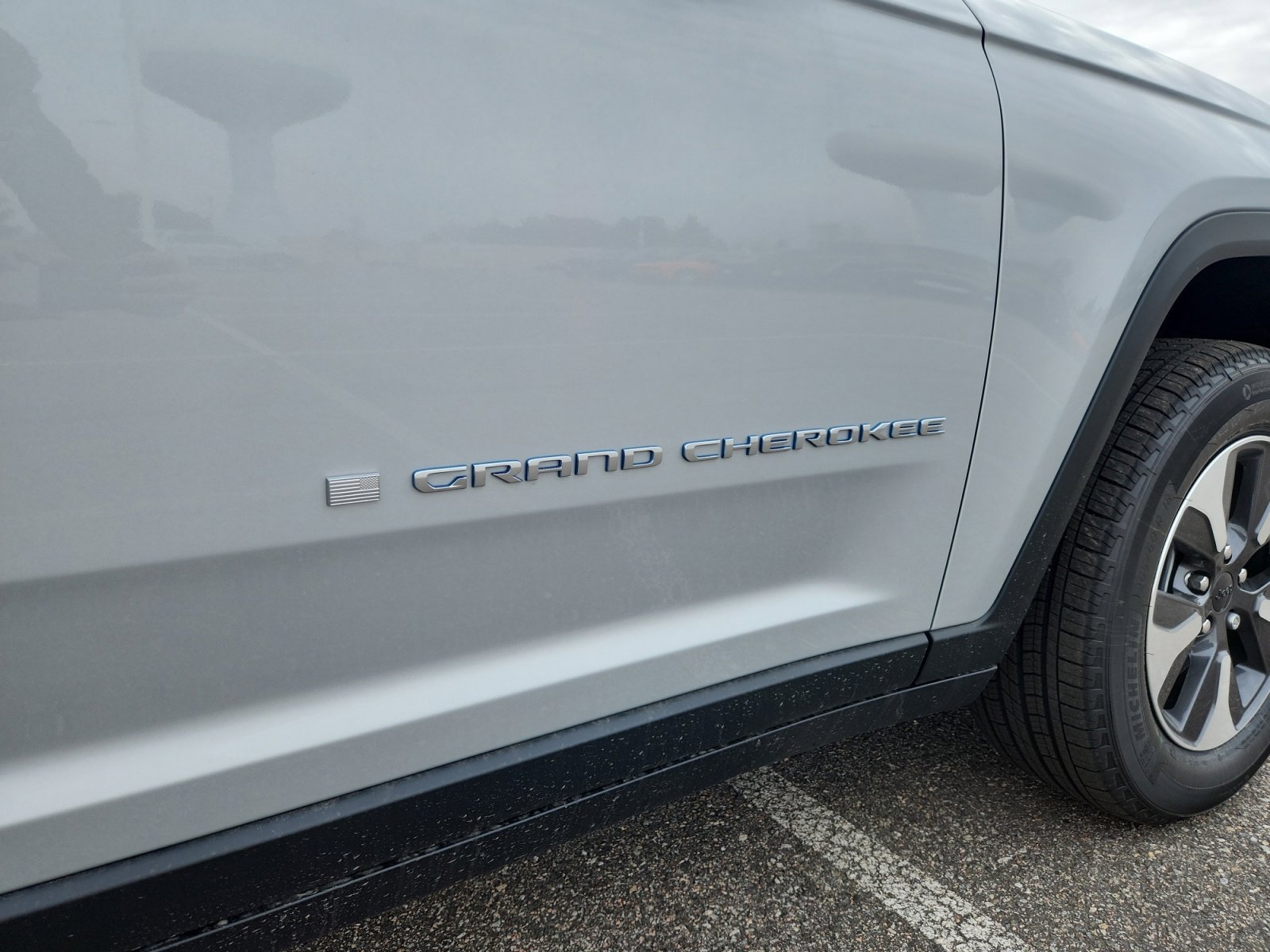 New 2025 Jeep Grand Cherokee Limited 4xe w/ Luxury Tech Group II image 25