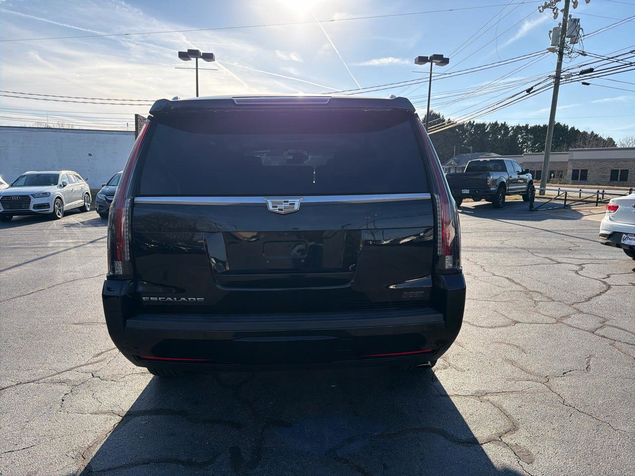 Used 2017 Cadillac Escalade Luxury image 4