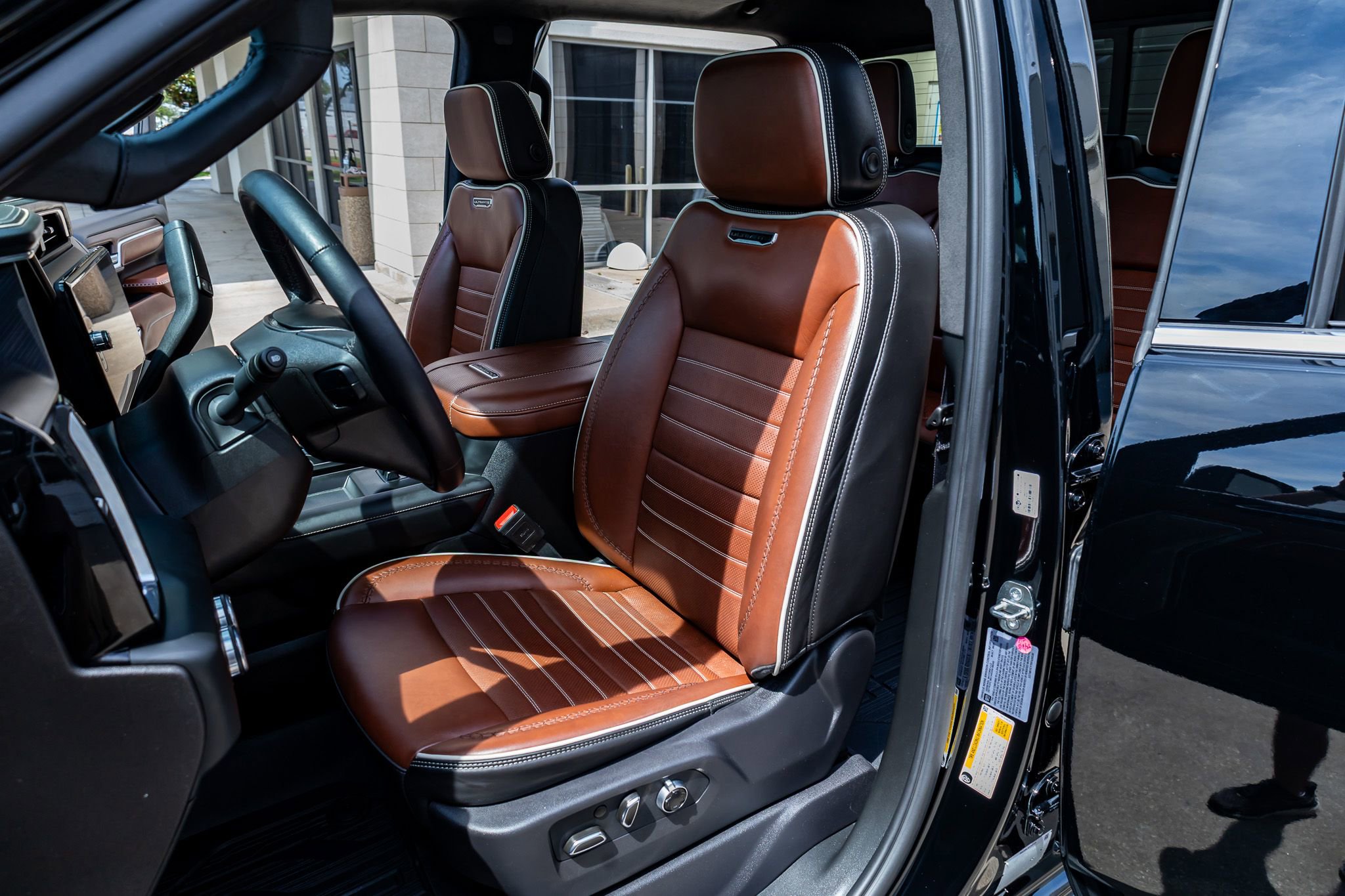 Used 2024 GMC Sierra 3500 Denali Ultimate AWD/4WD image 30