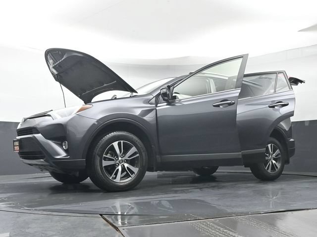 Used 2018 Toyota RAV4 XLE AWD/4WD image 45
