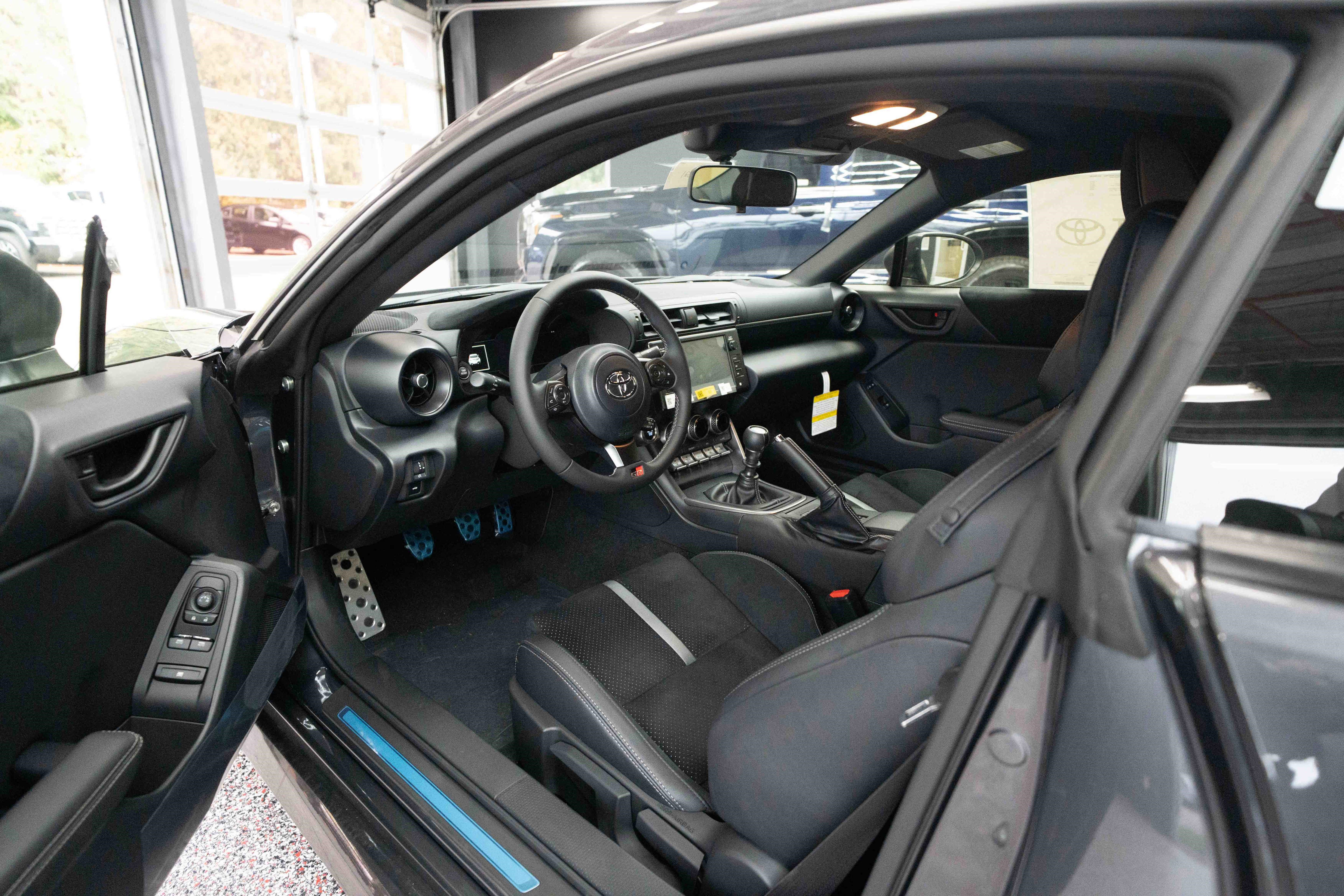 New 2025 Toyota GR86 Premium w/ GR Wheel Package (TMS image 8