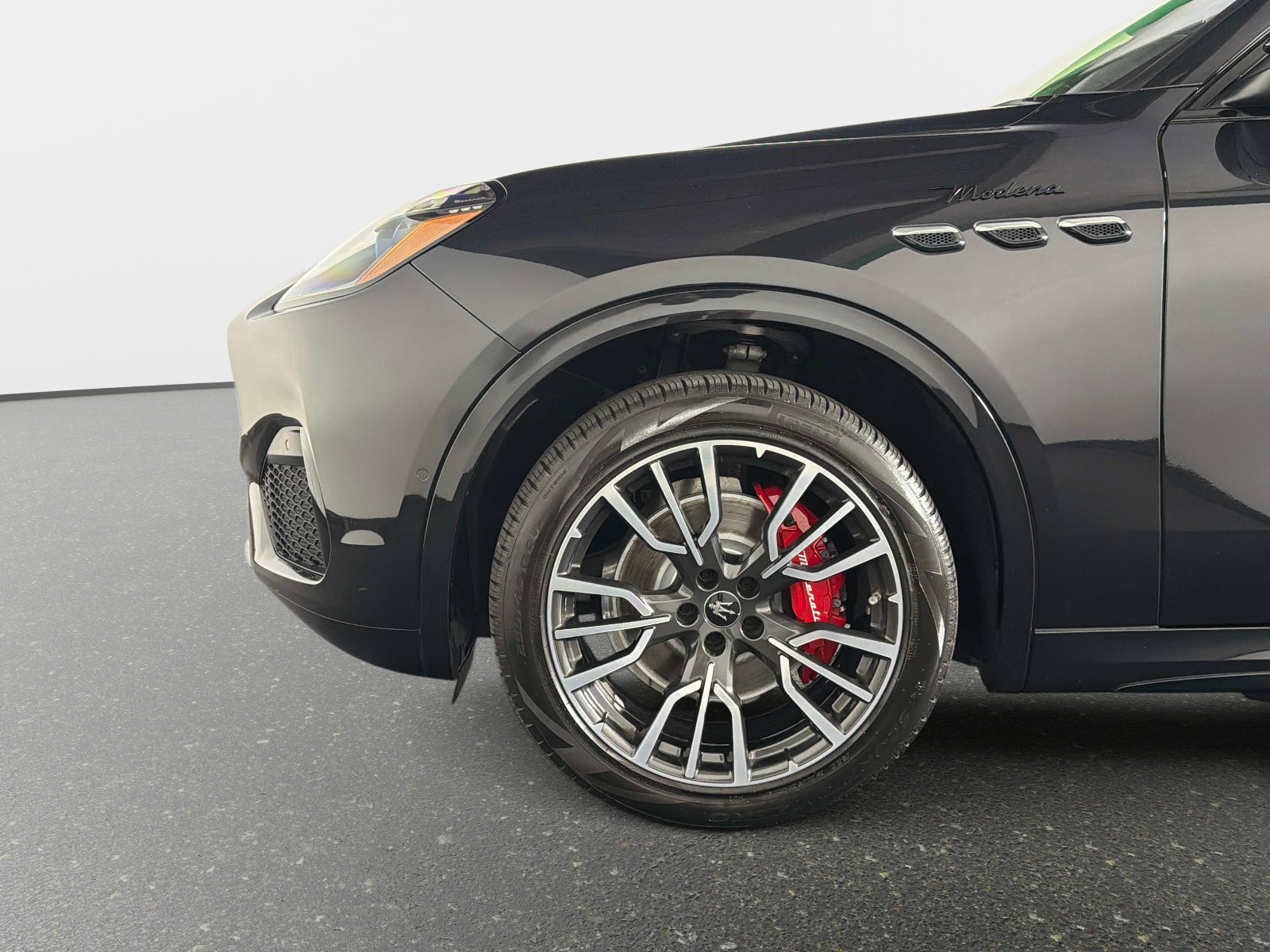 Used 2023 Maserati Grecale Modena AWD/4WD image 13