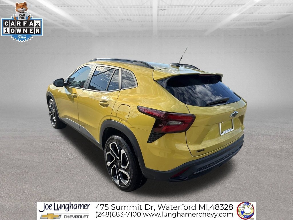 Certified 2025 Chevrolet Trax RS w/ Driver Confidence Package FWD image 6