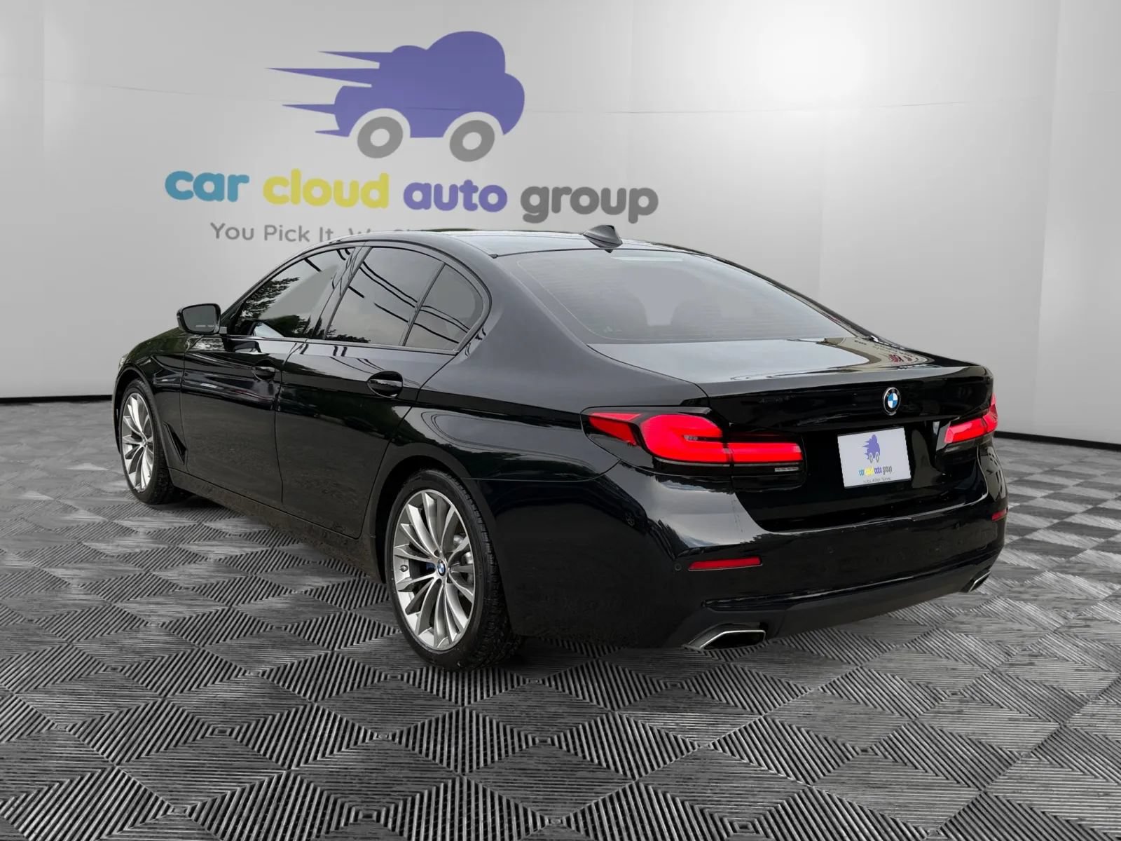 Used 2022 BMW 530i xDrive w/ Convenience Package AWD/4WD image 3