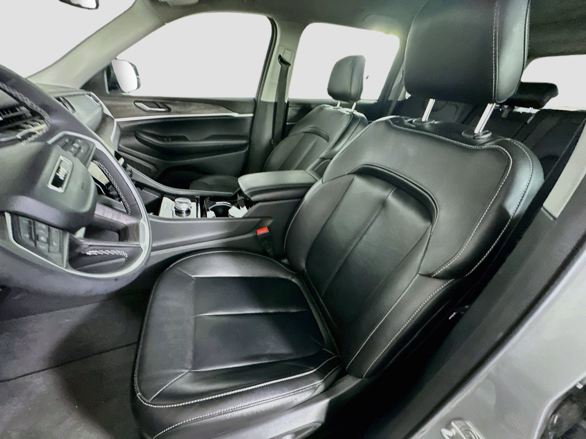 Used 2023 Jeep Grand Cherokee Limited RWD image 13