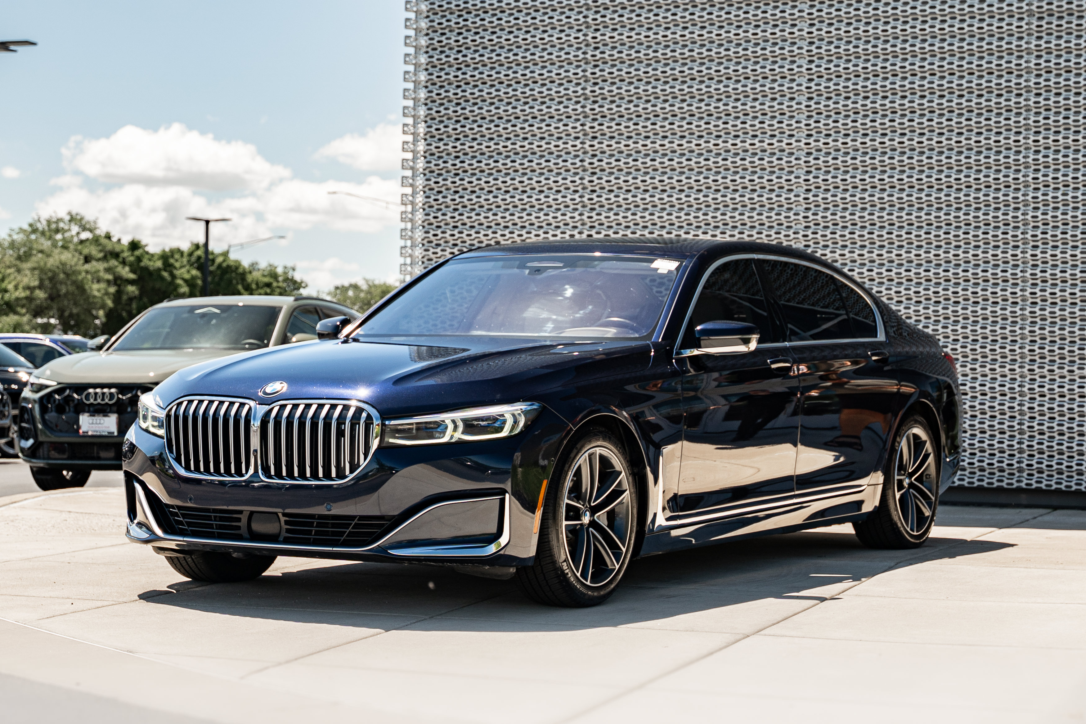 Used 2020 BMW 750i xDrive w/ Autobahn Package AWD/4WD image 7
