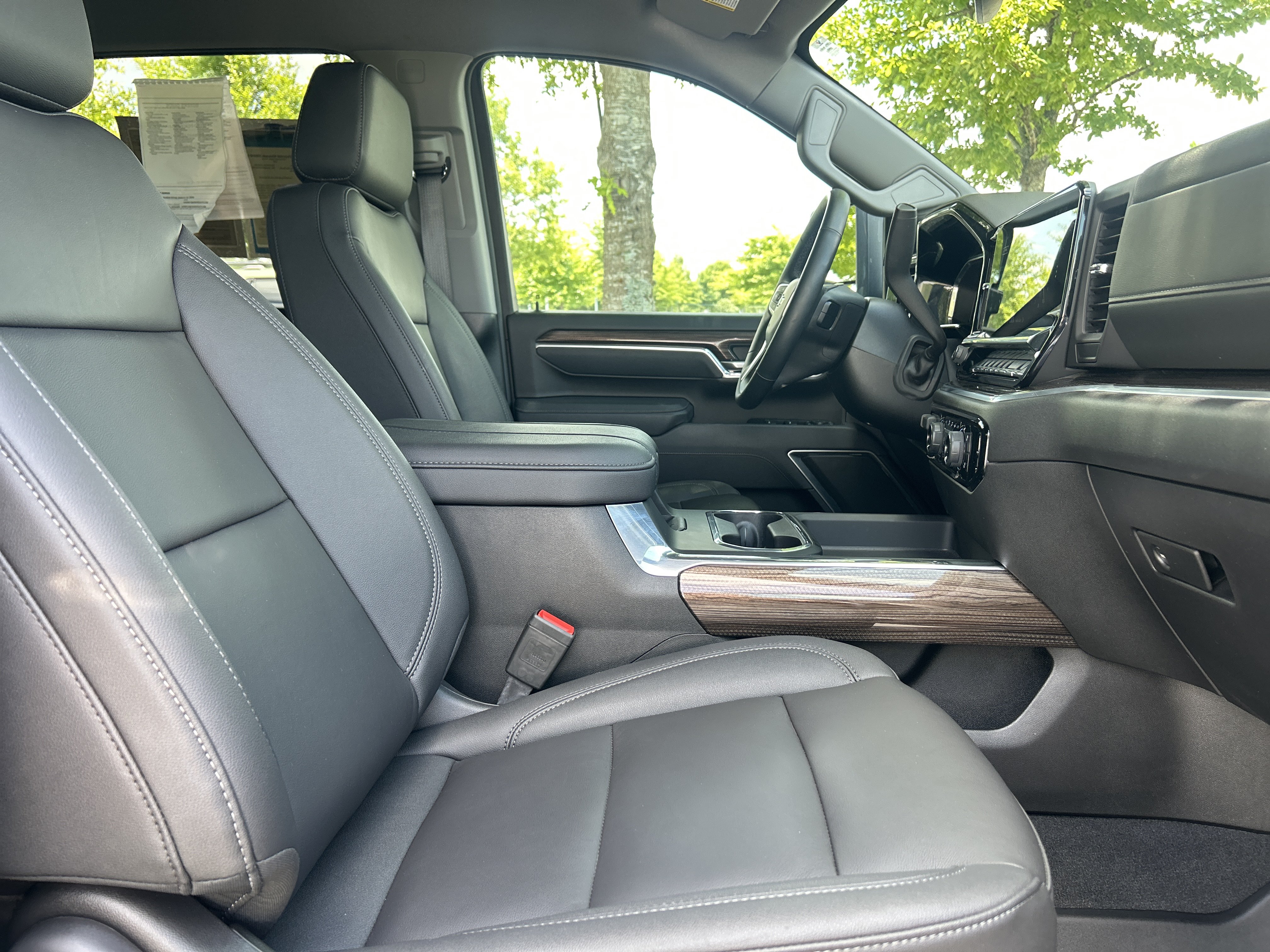 Used 2025 Chevrolet Silverado 2500 LT w/ Trail Boss Package AWD/4WD image 31