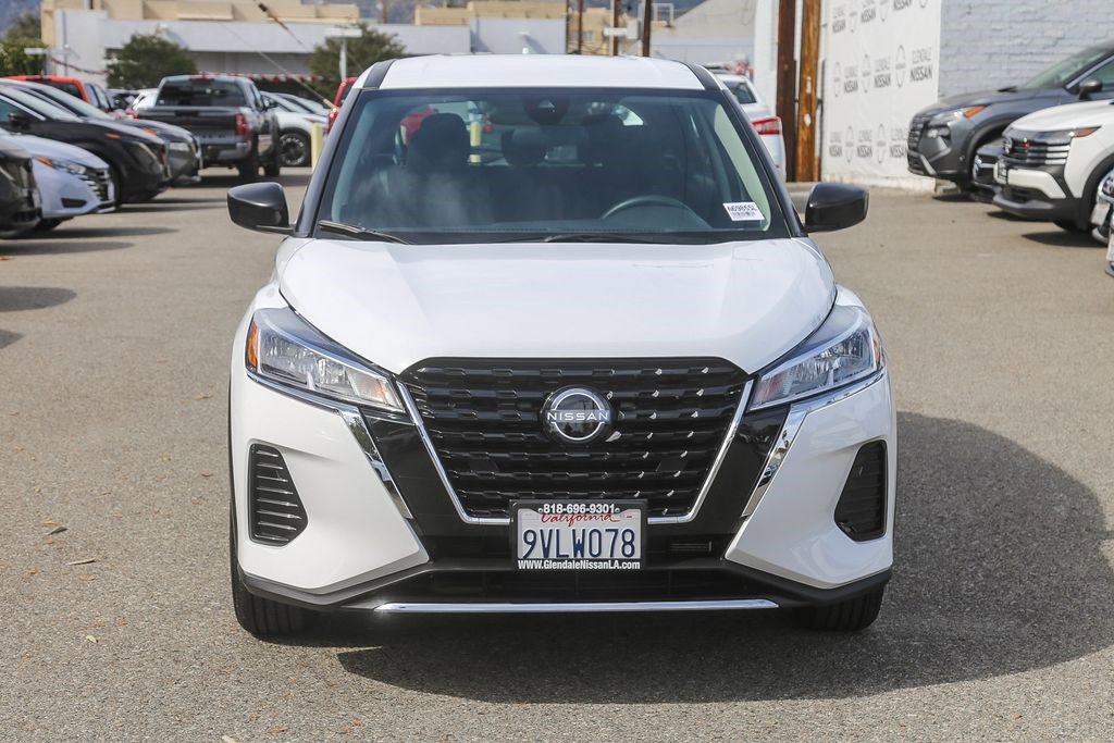 Certified 2025 Nissan Kicks Play S image 2