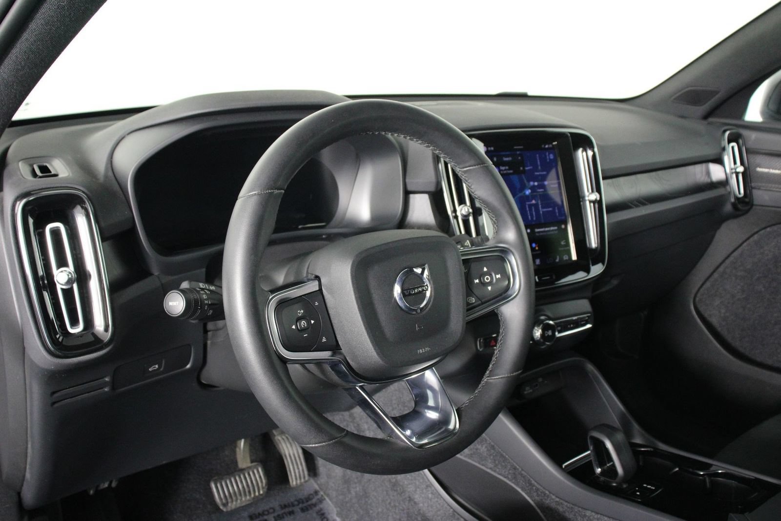 Certified 2023 Volvo C40 P8 Recharge Ultimate w/ Protection Package Premier AWD/4WD image 14